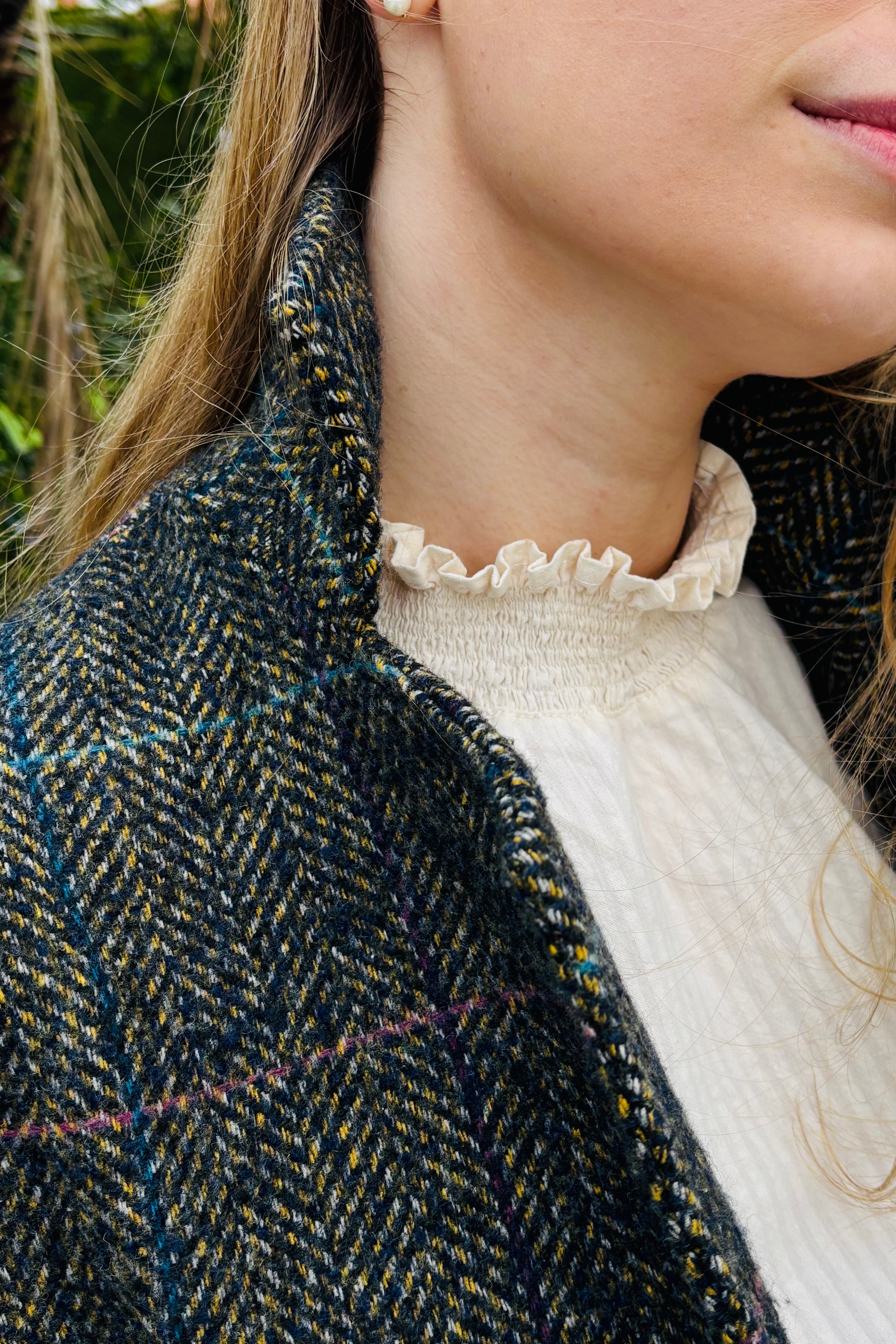 Blusa Isabella de algodón vainilla detalle del cuello elástico con volante combinado con chaqueta – MEASUNT